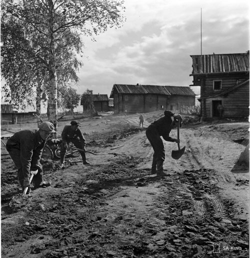 Liable workers fixing the road torn by heavy war machinery. September 2nd 1941 Onkamus, Eastern Kare
