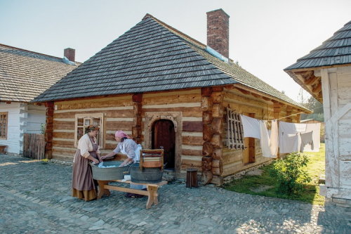 alongthegrain: Muzeum Budownictwa Ludowego, Sanok www.7cudow.national-geographic.pl  Foto: Mari