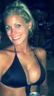 cummy4mommy:  One word comes to mind when I think about my big sister, perfection.