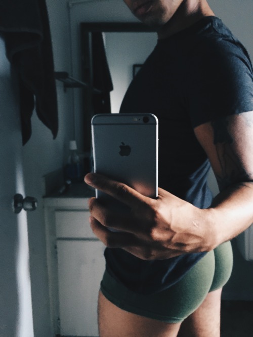lightskinnhead:  🍑🍑🍑 