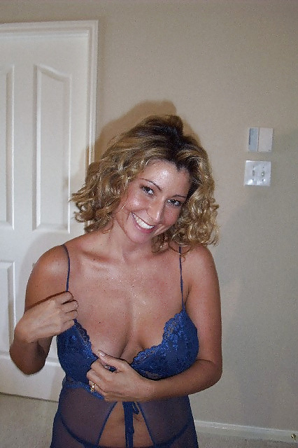 lovenicemilfs:  http://lovenicemilfs.tumblr.com/