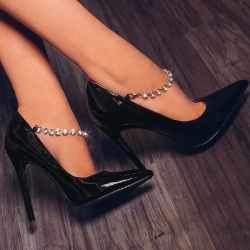 ideservenewshoesblog:  Lola Shoetique - HIGH LUXE - BLACK Heels