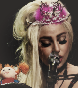  “My bones hurt from all the shows But I dont feel the pain cuz Im a pro I sink