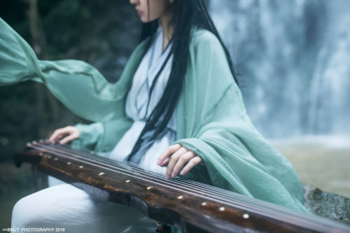 ziseviolet: Traditional Chinese Hanfu - Type: Zhiju/直裾 (straight-hem robe) and outer Daxiushan/大袖衫 (