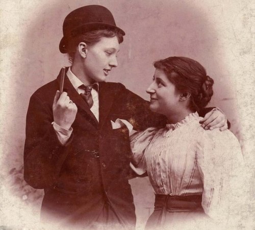 eatbarberrypieordie: Lesbians (1850 - 1930)  Love, love is everywhere.