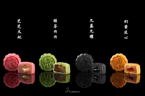 fuckyeahchinesefashion:more mooncakes for mid-autumn festival