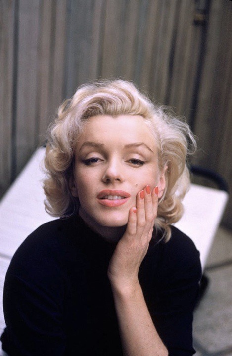 weirdlandtv:Marilyn Monroe photographed by Alfred Eisenstaedt in 1953.(I’ve featured alternates from this session before.)