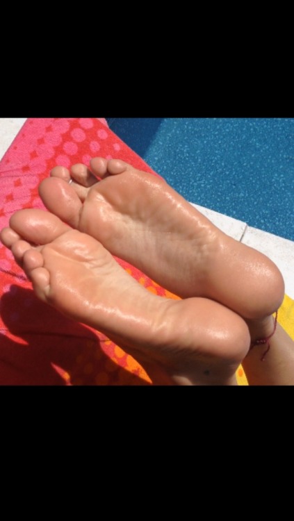 Pool day with a great view! #soles #feet