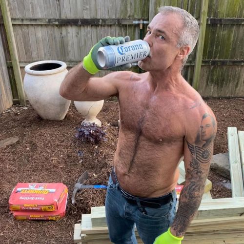 wolfdaddytx:  Sunday Fun Day!  Sometimes, it’s more fun to step out of your routine to help someone else out.  For me, handyman projects are as fun as hanging out in a public space… except for the back ache.  Who knows, maybe I could get someone to