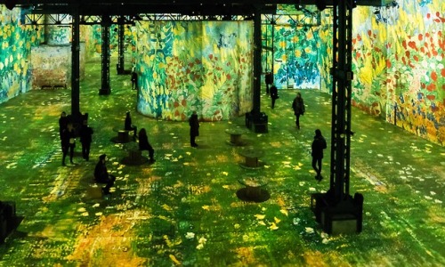 miss-m-calling:Van Gogh’s Starry Night, an immersive digital exhibition at L’Atelier des Lumières, P