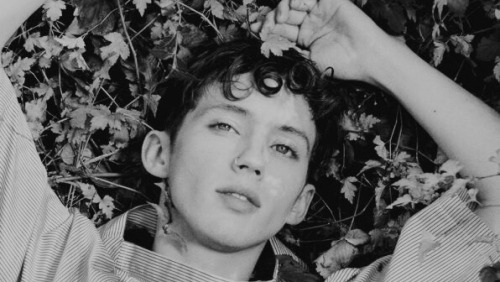 fangirling-trash101 - Troye Sivan B & W Appreciation Post #1