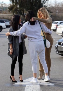 kardashianempire:  Sister huddle