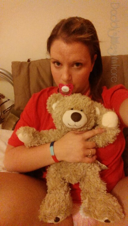 daddyslittleslutwhore:Daddy’s little girl :)