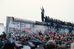 fotojournalismus:  Eric Bouvet, The Fall of the Berlin Wall, 1989