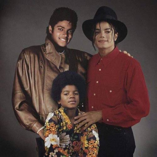 2manymind:  delightedobserverintraining:  roadies-mystery-tour:  chocolateharmonyperson:  awesome!   🎵🙌🎵  💖  Legends 🔥 
