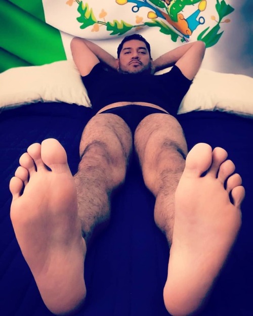 loucosporpesmasculinos:  ¡Viva México! 🇲🇽  Did u like It? To see more follow him: @io_jesus   #malefeet #malefeetlovers #partnership #soles #softsoles #solesfetish https://www.instagram.com/p/B2t3Q85n8Qv/?igshid=1mmt4fc11tvk7