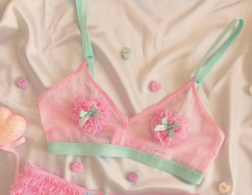 lovinghandmadelingerie:Sugar Lace Lingerie  Omg!! I’d love some of this! Don’t you all think I’d look so cute in it?