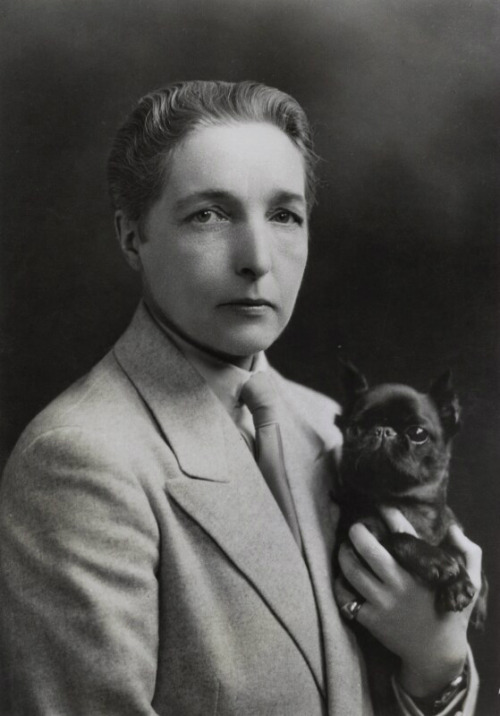 vestatilleys: Radclyffe Hall, c.1930. © National Portrait Gallery, London.