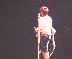 -everdeen:  no put the coat back on 