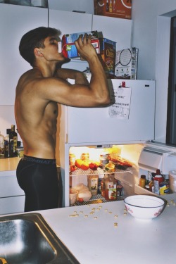 wangsex:  colin-alexander:  Midnight Snack..