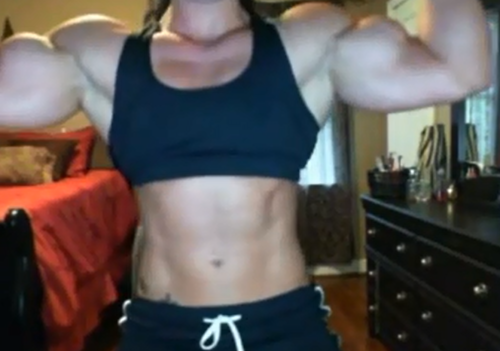 lv4femalemuscle: *faints*  Wow the shape of her biceps is amazing  was originally published on Fanta