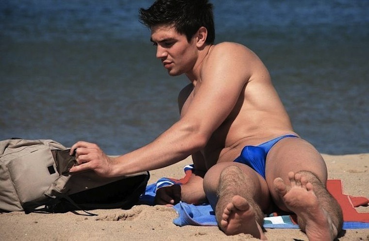 speedobuttandtaint:  donnieboiluvsbois:  Naked Steve Grand…with his All American