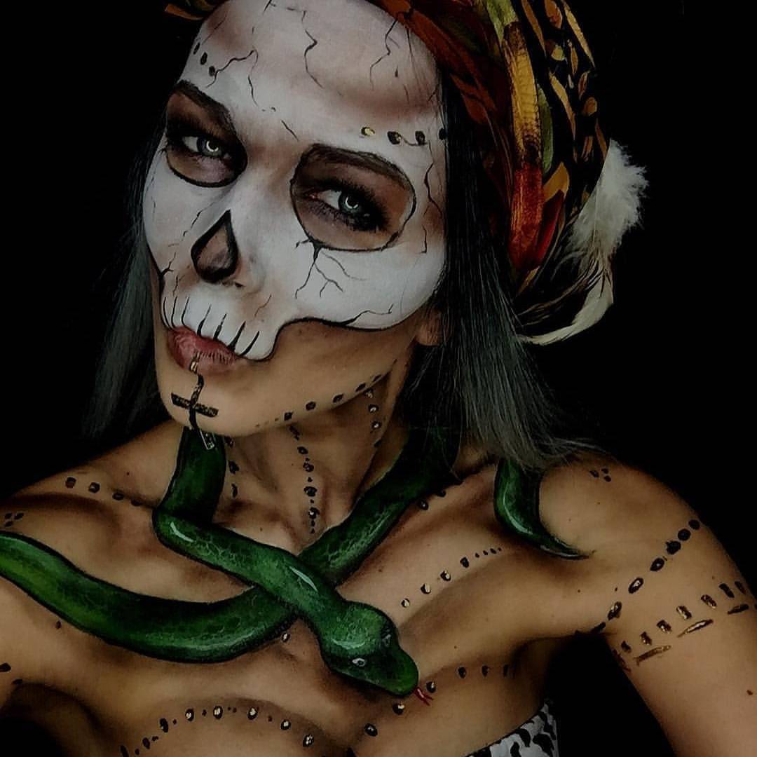 <p>Voodoo makeup from @katiunddiepuderquaste<br/>
#voodoo #voodoowitch #voodoomakeup #witch #witchmakeup #creepymakeup  #skullmakeup #skeletonmakeup #halfskull #halfskullmakeup #sugarskull  #dupemag #undiscoveredmua #faceart #bodypaint #darkarts #bodypainting</p>