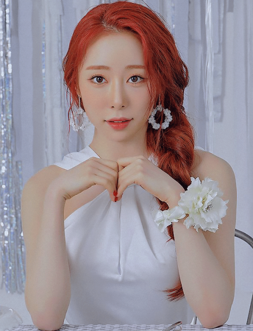 wjsns: yeonjung universe photoshoot: light silver