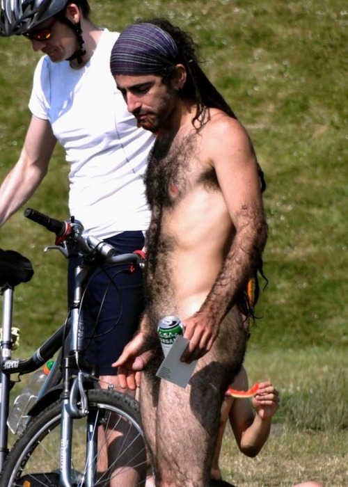 mrfreakdaddy:  dudepubes:  http://dudepubes.tumblr.com/ http://dudegif.tumblr.com/  He’s got hair in all the right places!