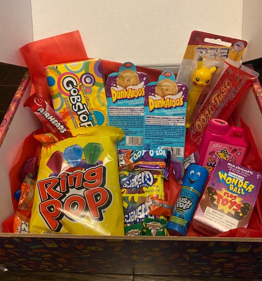 moodbig:🍬 90&rsquo;S THEMED CANDY BOX  - Flashback to the greatest decade