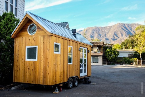 bibleschoolbabblings:  so-i-sailed-away:  kingofthesky:  smallandtinyhomeideas:  Sol Haus Design | plans available | photography via THGJ  I want  I could pretty much spend the rest of my life happily in one of these little things.  Me too.