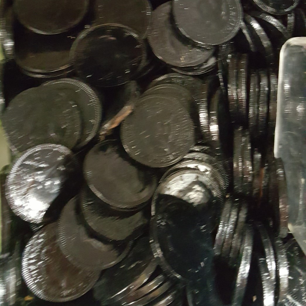 keikos-safe-place:Rainbow chocolate coins! These are so pretty!
