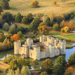 witchyautumns:  Bodiam castle, UK   lovegreatbritain