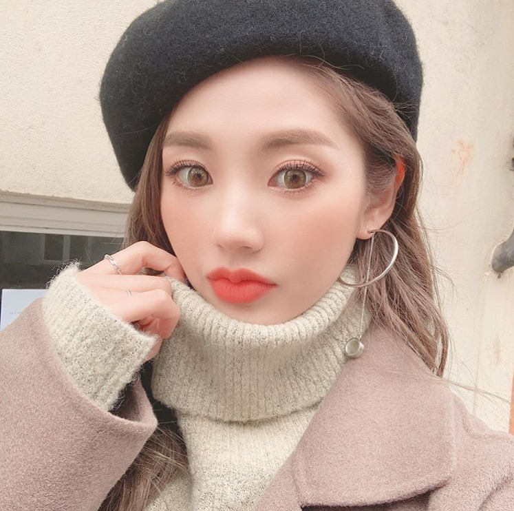 korean-dreams-girls:  Lee Chae Eun - Selca  