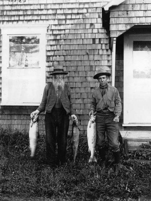oldfishingphotos:

Tobique River, New Brunswick, 1915Photo: Wm. Notman & Son / Source: McCord Museum 