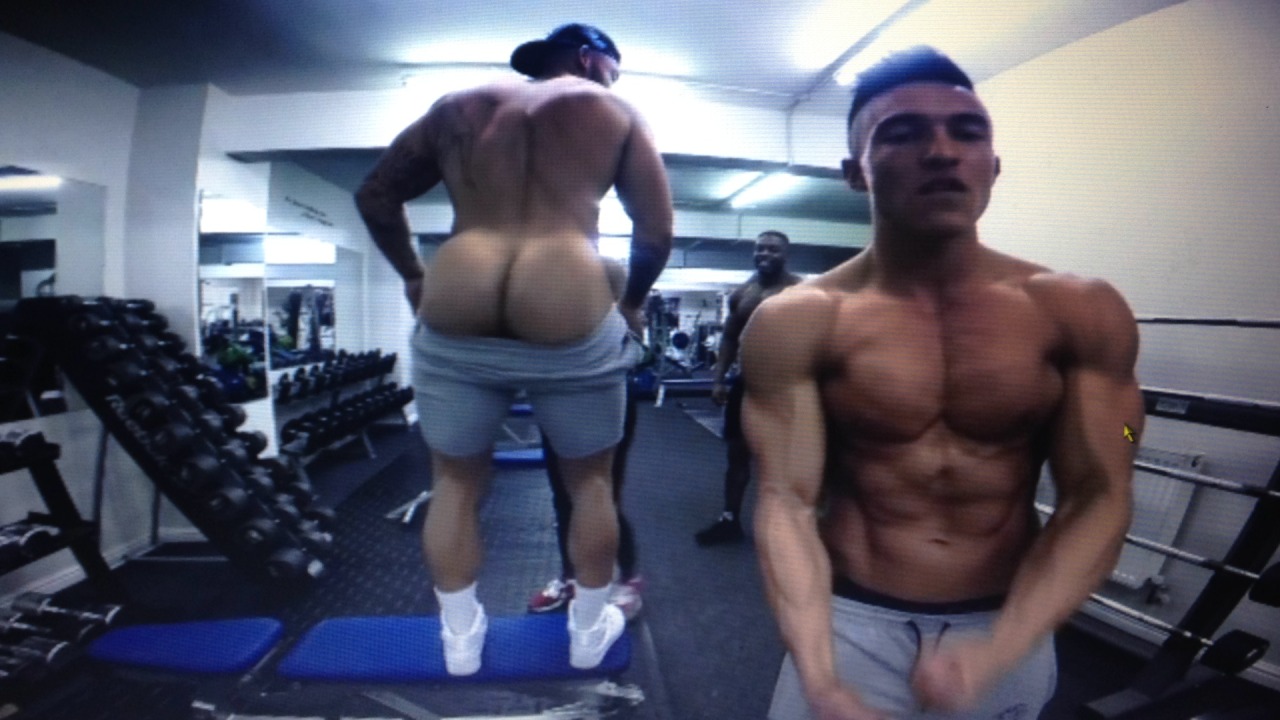 snapchatsfinestdudes:  Ashley Cain. Dick aint big but THAT ASS