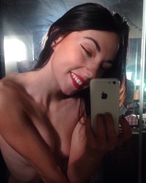 suprsmashnips:  Getting dressed cute to log onto live webcam #myfreecams 🍍✨ search Missmaryangel