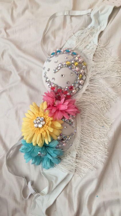 BUY MY RAVE SHIIIIIITT FROM MEEEE PLLLZZZZZ