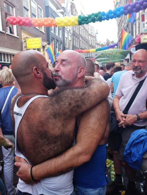 papillon52: So Hairy and Hott