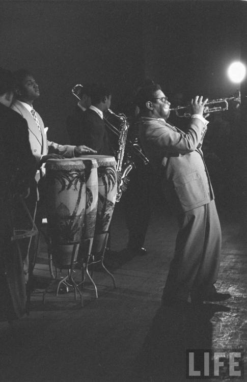 Dizzy Gillespie at the Salon du Jazz in Paris(Nat Farbman. 1952)