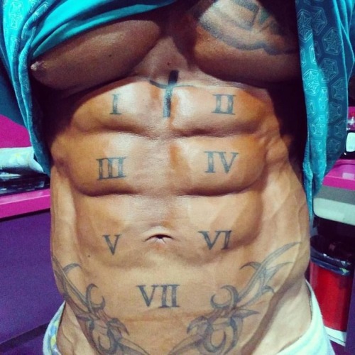 @wilymotivacion - love the tats counting the abs 1-7❤️❤️ #instagrambodybuildingmotivation #abs #abso