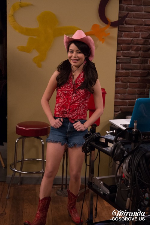 Miranda Cosgrove, not a fake, I just liked it.