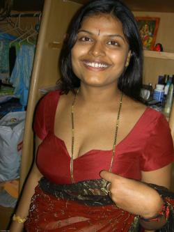 desiaunties4you:  Desi housewife Arpitha in a red saree