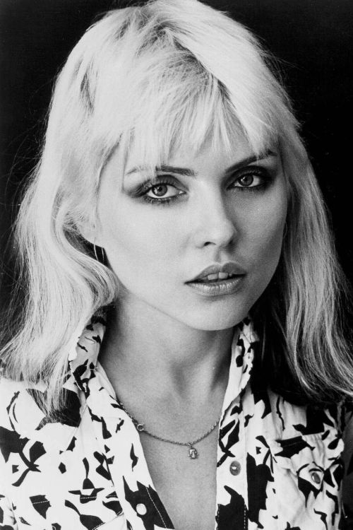 kannibalkrunch: An iconic shot of the lovely Deborah Harry of Blondie, hanging out in Los Angeles in