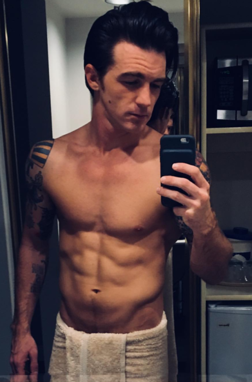 sexysweetguycandy:  Drake Bell