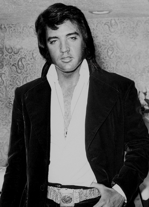 Elvis backstage at the Riviera Hotel in Las Vegas, May 25, 1972.