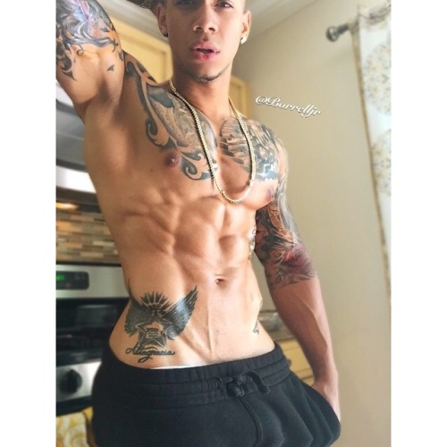 adirtylilsecretsstuff:  borrelljr1:  I love how perfect his body looks. His dick must look amazing 😍💘👅💦  It does 😌