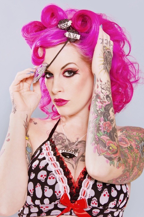 alternative-pinup:  Alternative Pin UpPin Up Twitter