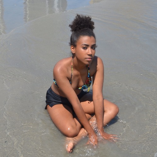 2pacsnosering:I really appreciated my moments on the beach
