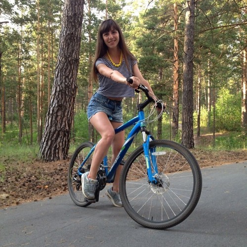 instabicycle:  Via @nasti_18: Кататься по дорожкам в лесу без пешеходов и машин идеально // #girl #b